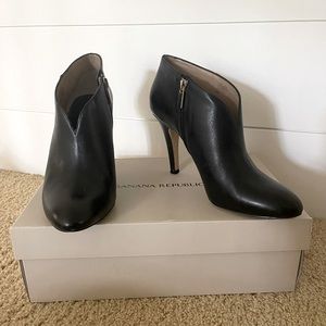 Banana Republic Ankle Boots Black Size 9